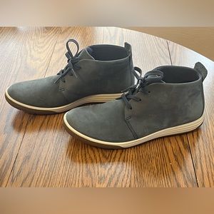 EUC Ecco Womens Chase 2 Bootie Hydromax Sneaker Gray Suede Size 40 EU 9-9.5 US